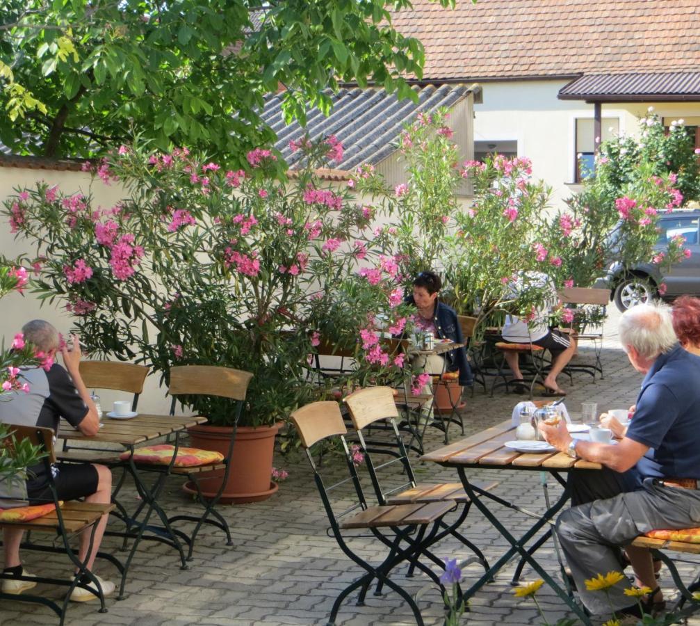 Hotel Gaestehaus Elfriede à Mörbisch am See Extérieur photo